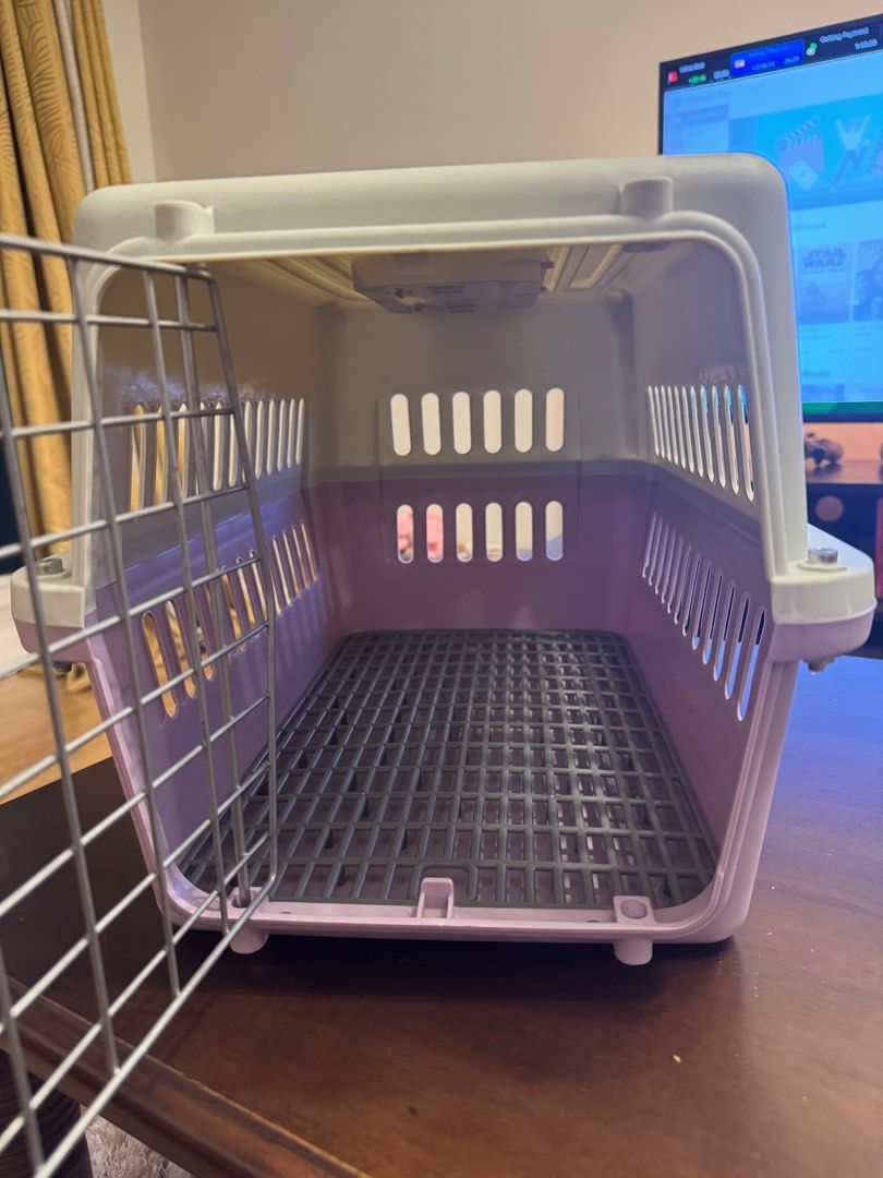 Pet Carrier - Small Size (Category: Homes & Other Pet Accessories) located in Makati City. Submitted by danandy12 (Listing ID 1412641664, Image 1). Description: - Small pet carrier - White and purple color combination - Secure metal door - Ventilation slots for airflow - Removable floor for easy cleaning - Designed for safe and comfortable pet travel Perfect condition 🫶🏻 RFS: Decluttering.