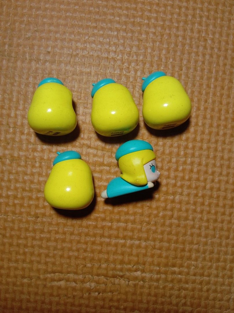Popmart Molly Pop Bean (SET) (Category: Designer & Blind Box Toys) located in Malabon City. Submitted by thrift_or_trick (Listing ID 1412621399, Image 2). Description: - selling as SET only (5 pcs) - may mga scratches and factory error ung figures but all in all in okay condition Payment: via gcash or maribank Shipping (+ sf): lbc Shipping day: Saturdays only Please message me for more information and pictures. Thank you!.
