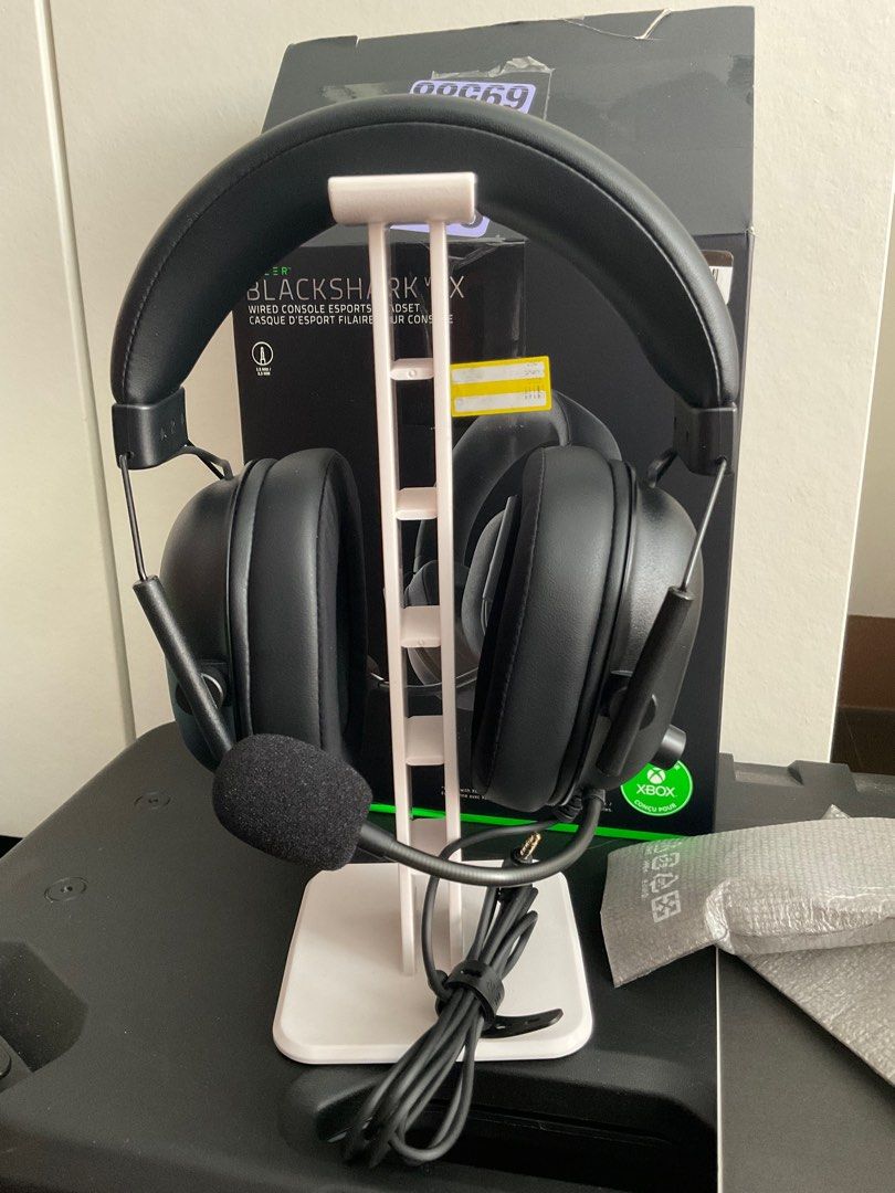 RAZER Blackshark V2 x (Category: Headphones & Headsets) located in Manila. Submitted by 2025.gadgetspot (Listing ID 1410480539, Image 2). Description: selling for 2k orig price: 2,160 -NO ISSUE: complete accessories even pouches available. - UNSEALED -AVAILABLE COLOR: Black & White -slightly negotiable can do shipping / meetups 📍qc pm if interested.