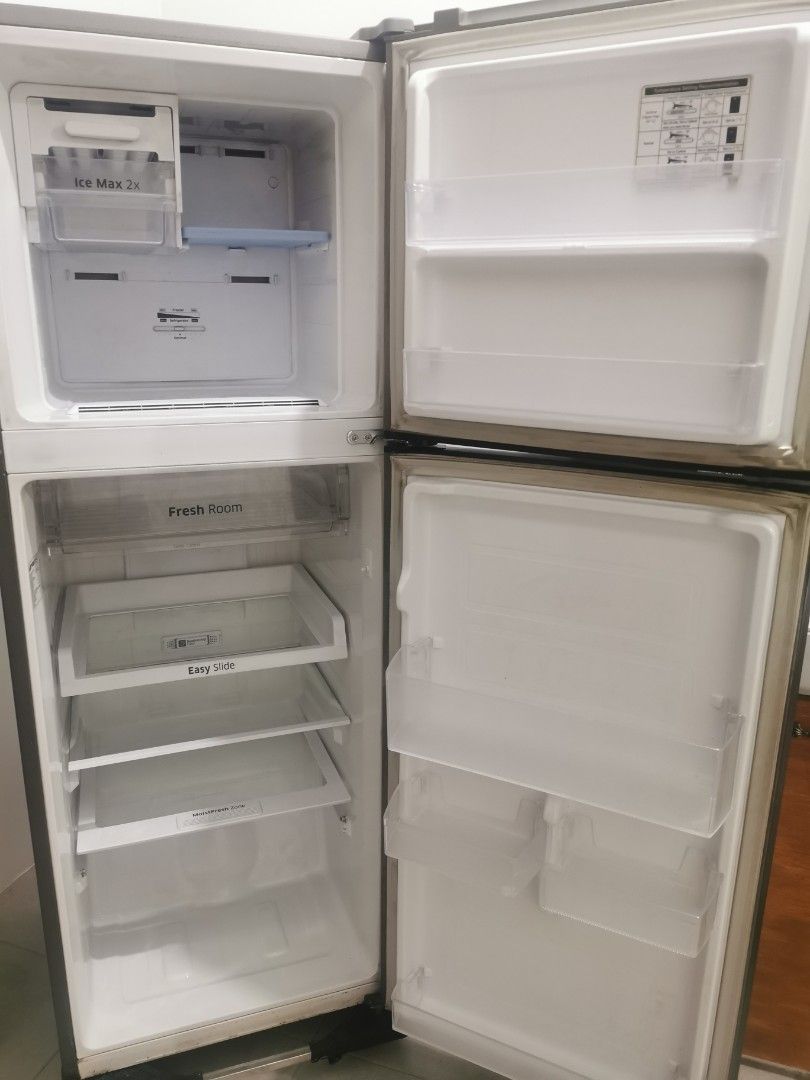 Samsung 2door inverter refrigerator (Category: Refrigerators and Freezers) located in Quezon City. Submitted by jm225 (Listing ID 1412622349, Image 2). Description: - Samsung top mount refrigerator - Features an ice maker - Includes a fresh room compartment - Multiple shelves and door compartments for storage, no basag. current location of the fridge is in Verde heights SJDM bulacan can send video, proof of working, ice what so ever needed.. stil