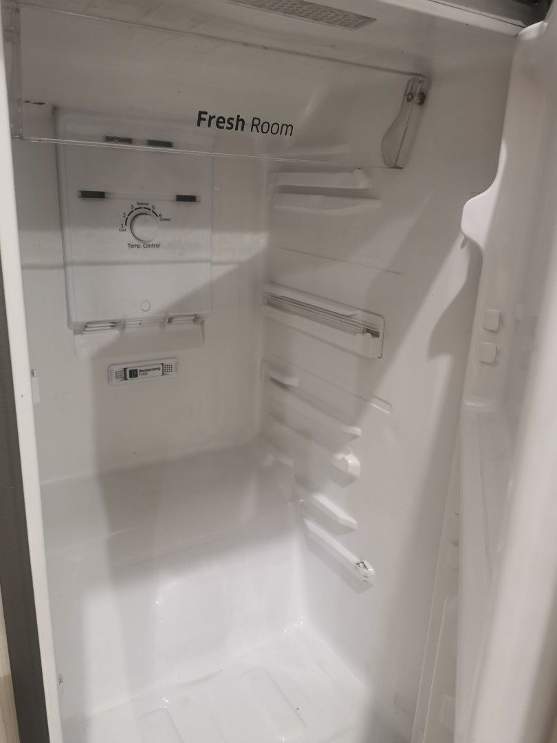 Samsung 2door inverter refrigerator (Category: Refrigerators and Freezers) located in Quezon City. Submitted by jm225 (Listing ID 1412622349, Image 3). Description: - Samsung top mount refrigerator - Features an ice maker - Includes a fresh room compartment - Multiple shelves and door compartments for storage, no basag. current location of the fridge is in Verde heights SJDM bulacan can send video, proof of working, ice what so ever needed.. stil
