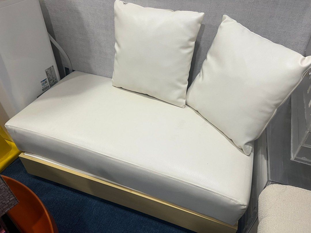 sofa （分類：梳化）位於 Hong Kong。 由 tommy273 提交（商品編號 1412698176，圖片 3）。簡介： 180Lx43Wx40H 100Lx50Wx36H。