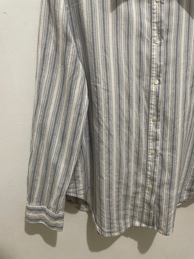 Striped Long Sleeve Shirt (Category: Shirts) located in Manila. Submitted by fromthearchives (Listing ID 1412635755, Image 2). Description: Brand: Africa Type: Striped Long Sleeve Shirt Mens Size: S Mens Color: Blue/White Issues: With minor stains on collar Price: ₱180.