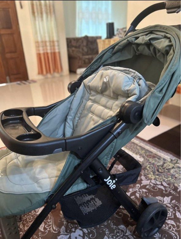 Stroller (Category: Strollers) located in Hulu Selangor. Submitted by shajaa23 (Listing ID 1412546148, Image 3). Description: 🤍stroller ingin dilepaskan condition masih baik 🍁sebab jual :anak taknak duduk dalam stroller 🍁cod rawang 🍁bole nego.