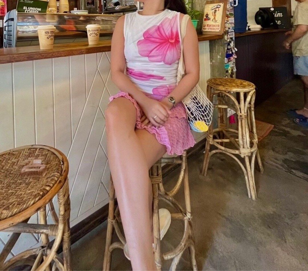 Summer Top (Category: Shirts) located in Kuala Lumpur. Submitted by adiorediva (Listing ID 1412558607, Image 3). Description: Worn once/twice. Summer top floral top .