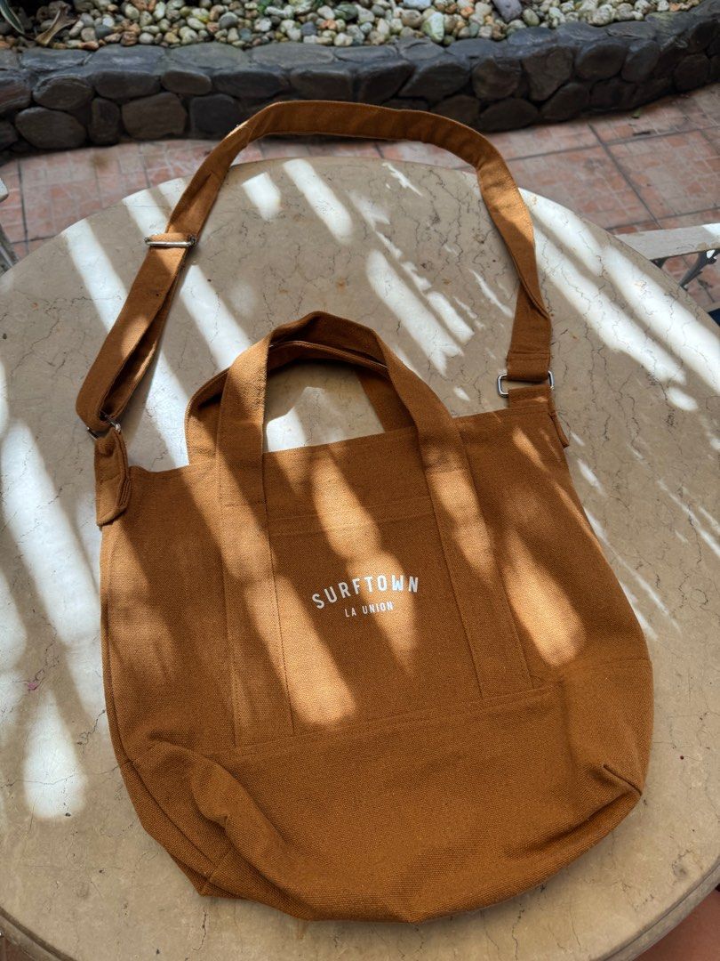 Surftown La Union Tote Bag (Category: Tote Bags) located in Paranaque City. Submitted by nixcited (Listing ID 1412560851, Image 1). Description: Surftown La Union Tote Bag Brown With handle and strap Brand New Condition: 10/10 P800 Meet ups: Sinangag Express Doña Soledad SM Bicutan Festival Mall Alabang NOMO Bacoor Cavite Shipping: Grab Lalamove LBC J&T GoGoXpress.