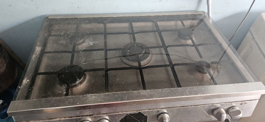 Tecnogas Gas Range with Oven (Category: Ovens & Toasters) located in Pasig City. Submitted by prettypr1ncess (Listing ID 1412546115, Image 2). Description: - Gas range with built-in oven - Multiple burners - Stainless steel finish - Control knobs for burners and oven - Oven door with glass window - not working - gas and electric - location pasig manggahan - pickup only.