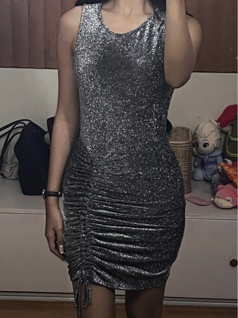 Topshop Silver Glitter Dress (Category: Dresses) located in Quezon City. Submitted by alex_declutter (Listing ID 1412541246, Image 2). Description: -branded -never used -fits XS-S.