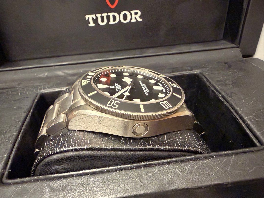 Tudor Pelagos Titanium 25500TN eta (Category: Watches) located in Singapore. Submitted by qazxswedcrfv (Listing ID 1412690104, Image 2). Description: Tudor Pelagos Titanium 25500TN. The watch features a black dial, titanium case and bracelet, and a unidirectional rotating bezel. A great diver's watch..
