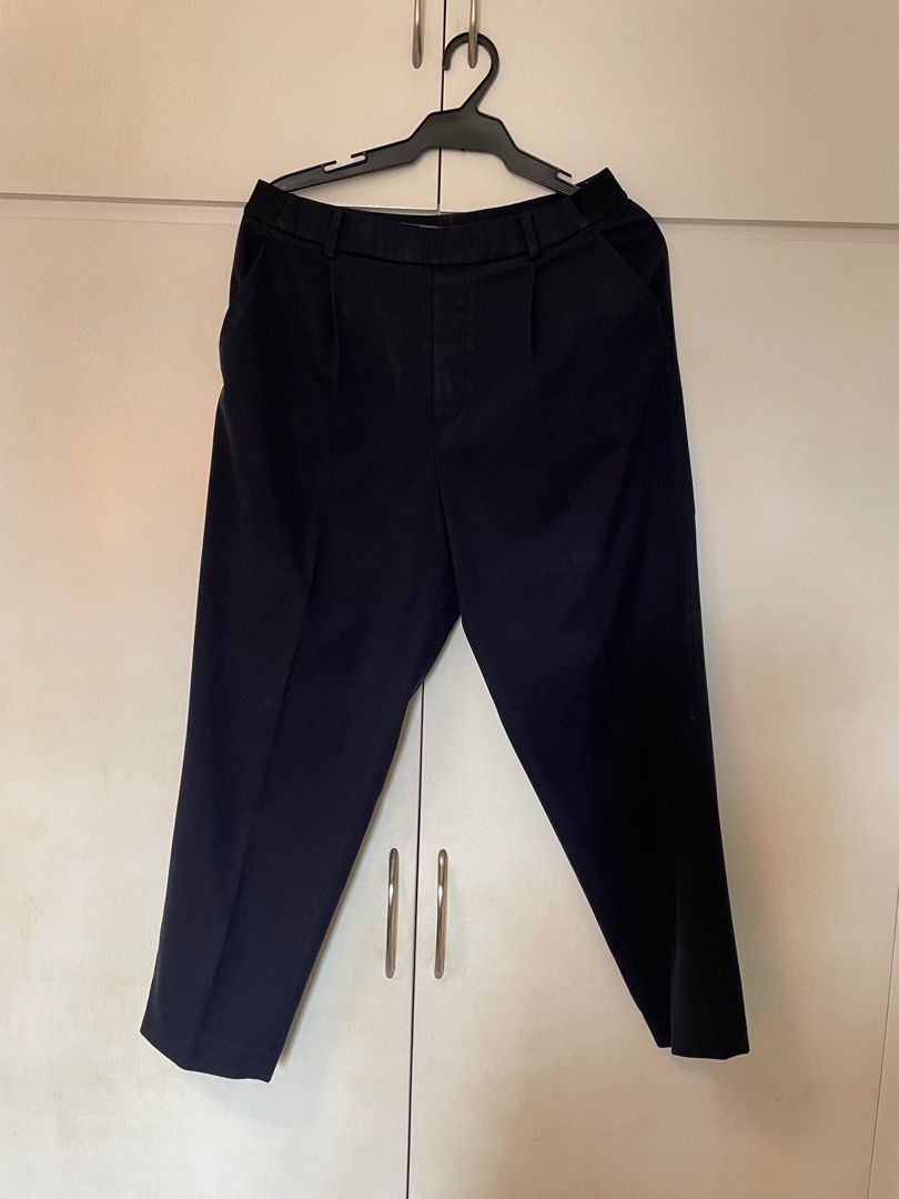 Uniqlo Navy Blue Trousers (Category: Other Bottoms) located in Quezon City. Submitted by anyapot (Listing ID 1412620583, Image 1). Description: - Color: Navy blue - Polyester, rayon, spandex and nylon fabric blend - Slimming on lower abdomen part.