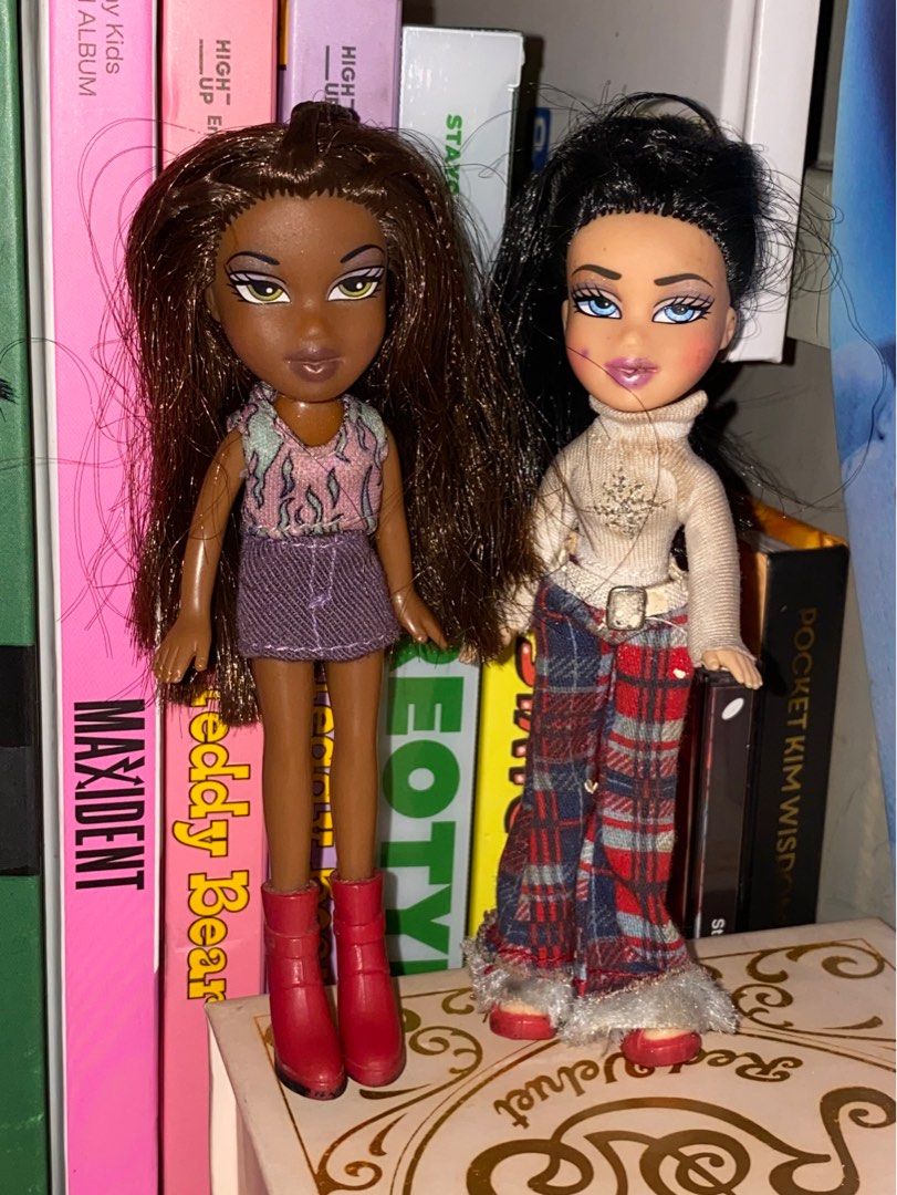 Vintage 2002 Mini Bratz Dolls (Category: Kids Toys) located in Manila. Submitted by berrycranberries (Listing ID 1412700695, Image 2). Description: 280 each, 500 if getting both (will prio set taker) Collectibles. Got them when I was a kid but had to let them go :,)) pls adopt them na, still nego if getting both.