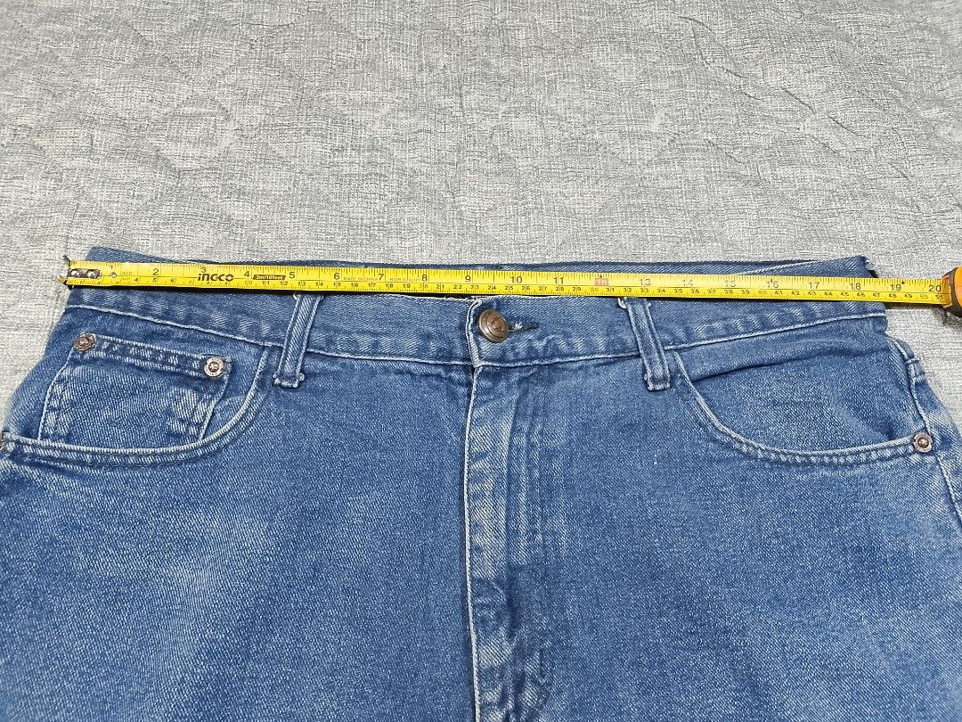 Vintage Y2K Marc ecko jeans shorts (Category: Shorts) located in Cadiz. Submitted by comradstuff (Listing ID 1412530454, Image 3). Description: Vintage Y2K Marc ecko jeans shorts waist 36" length 25".