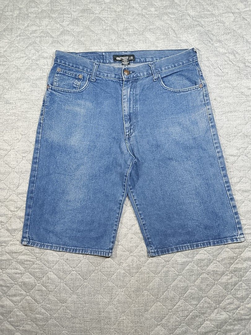 Vintage Y2K Marc ecko jeans shorts (Category: Shorts) located in Cadiz. Submitted by comradstuff (Listing ID 1412530454, Image 1). Description: Vintage Y2K Marc ecko jeans shorts waist 36" length 25".