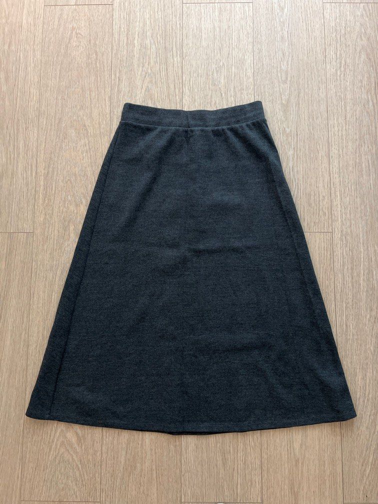 Zara knit skirt dark grey (Category: Skirts) located in Makati City. Submitted by myechung (Listing ID 1412547761, Image 1). Description: No when worn photos please. What you see is what you get. First to pay basis. Payment via gcash the I can send address for pick-up. Thank you! .