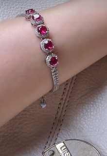 (Category: ) located in . Submitted by idolisedidolised (Listing ID 1412811365, Image 1). Description: .