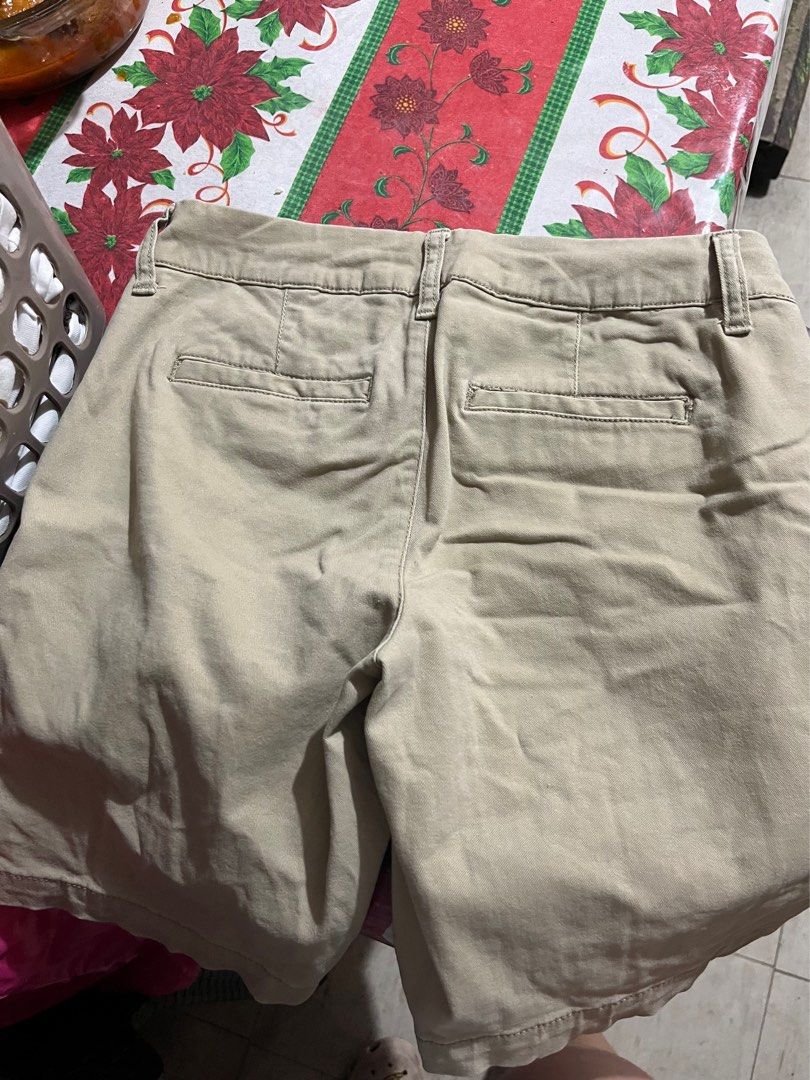 Aeropostale Khaki Shorts (Category: Shorts) located in Manila. Submitted by caroutops (Listing ID 1412754705, Image 3). Description: - Aeropostale khaki shorts - Classic design - Size 26-27 - Two front pockets - Two back pockets - Button and zipper closure - Aeropostale tag visible - Perfect for casual wear.