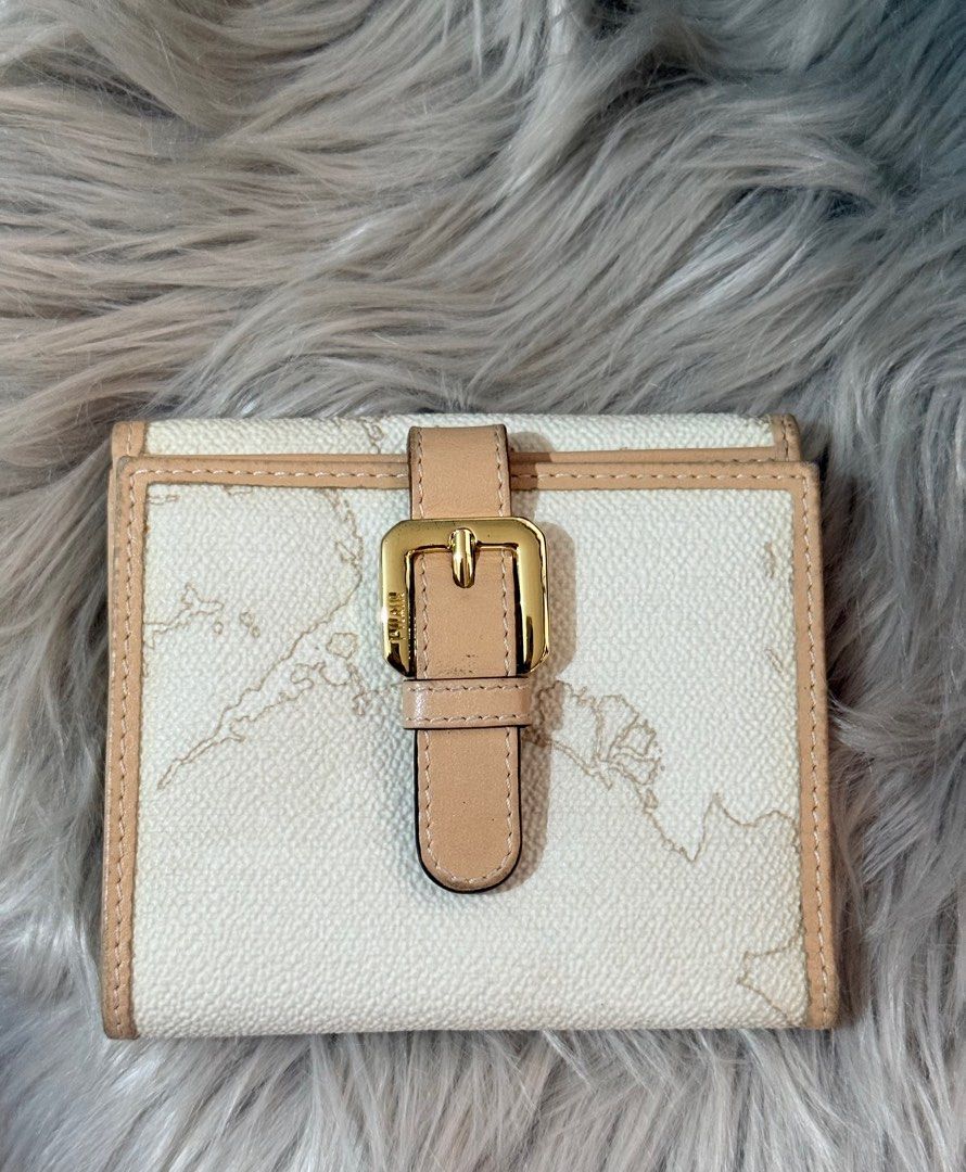 Alviero Martini (Category: Luxury Bags & Wallets) located in Malolos. Submitted by flapnbloom.ph (Listing ID 1412776135, Image 1). Description: - Rare Alviero Martini Geo White short wallet - Handy portable in size .