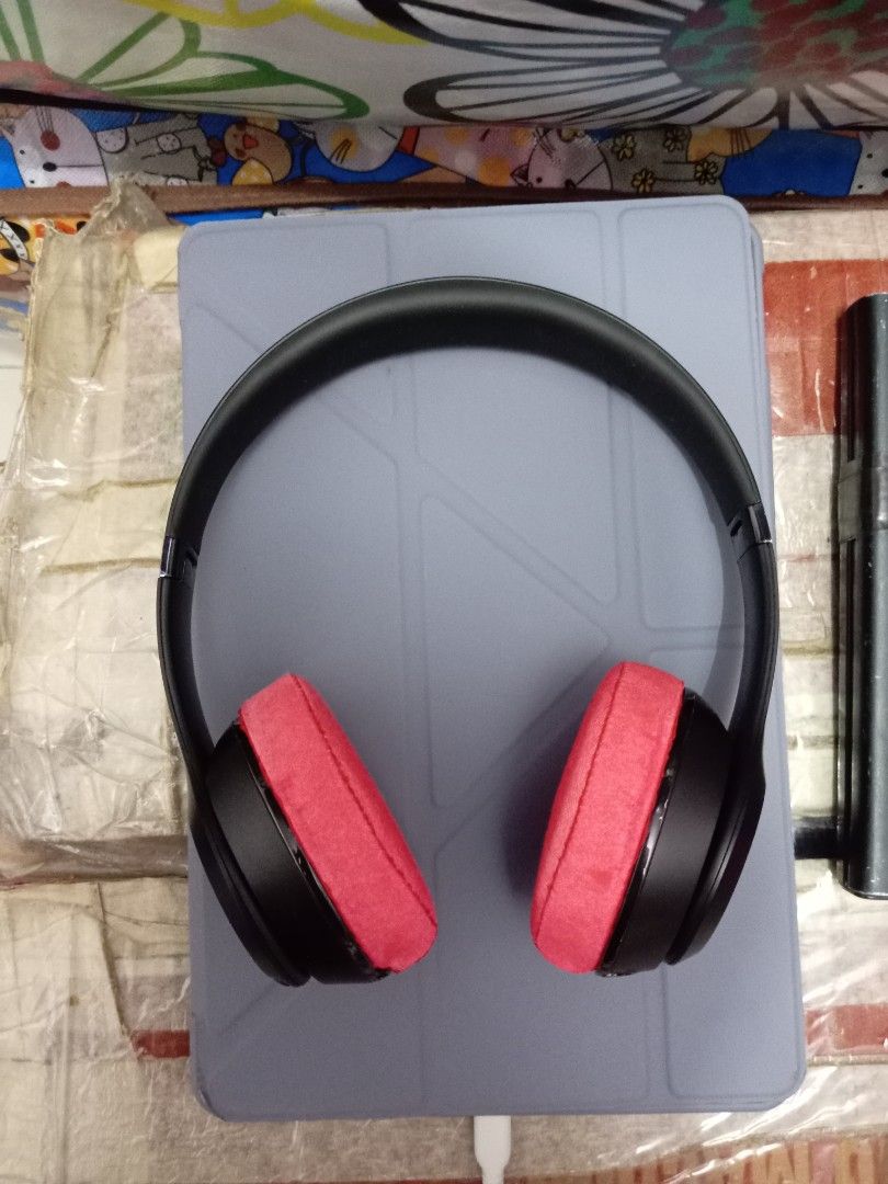 Beats Solo  Wireless Headphones - Black and Red