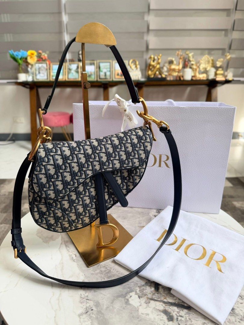 Christian Dior Oblique Saddle Mini Bag (Category: Luxury Bags & Wallets) located in Manila. Submitted by deiclacio_ (Listing ID 1412809570, Image 1). Description: ON HAND IN PH VBR ME: 0995785-0054 .