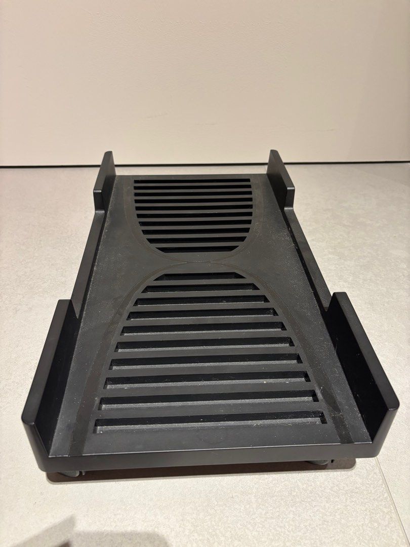 Computer Stand with Wheels (Category: Other Accessories) located in Singapore. Submitted by joljh (Listing ID 1412833708, Image 1). Description: Length: 45.7cm Width: 26.2cm (23.5cm) .