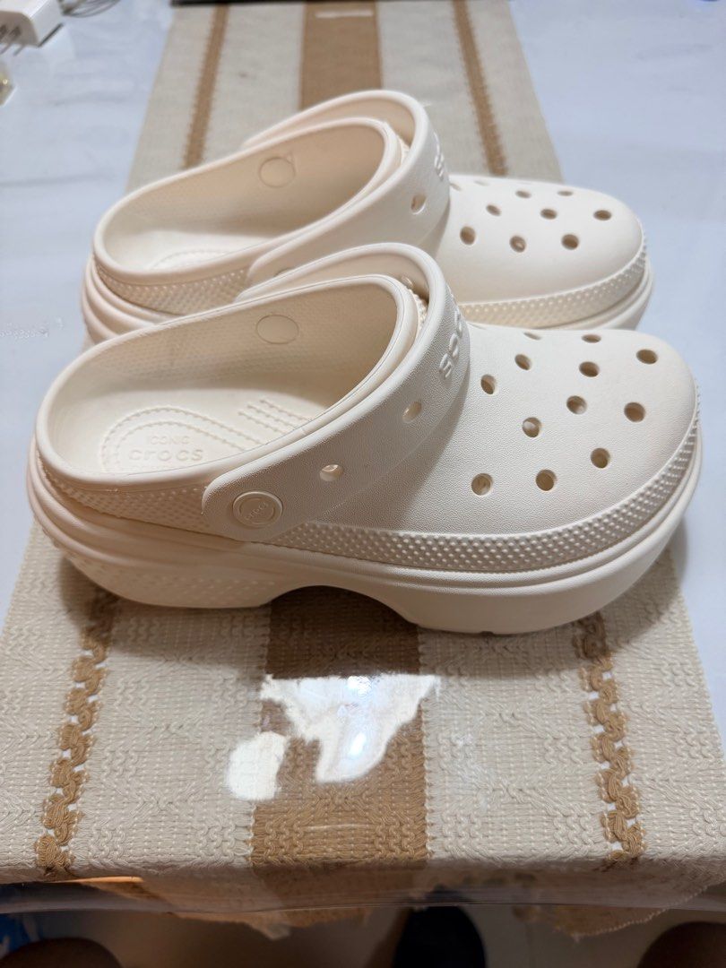 Crocs Women's Classic Platform Clog - White (Category: Slippers and slides) located in Caloocan City. Submitted by franzesfra99904 (Listing ID 1412843980, Image 3). Description: Classic Crocs platform clogs in white. Size 6. Used only 5 times. The original price was P4,245. These clogs offer the signature Crocs comfort with a stylish platform sole. Perfect for everyday wear, these shoes are easy to clean and maintain. They are a versatile additio