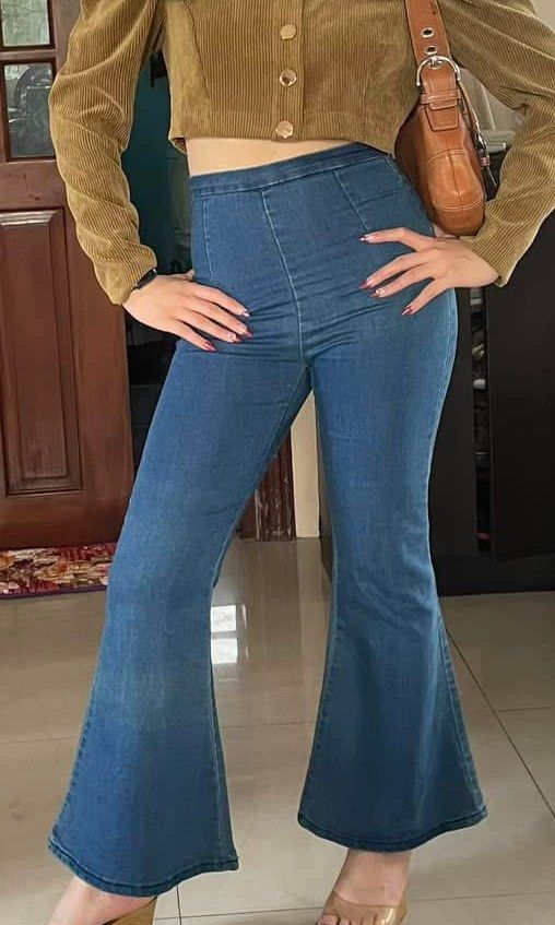 Denim Flare Jeans with Zipper (Category: Jeans) located in Quezon City. Submitted by sofierz (Listing ID 1412764377, Image 1). Description: - Flare Jeans - High-waisted semi-elastic: ~26in - Back zipper closure - Classic blue denim wash - Flared leg opening - Suitable for casual wear - Versatile for various tops and shoes.