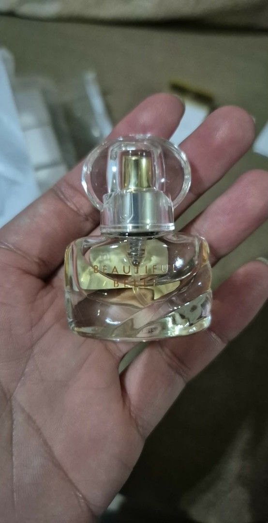 Estee Lauder Beautiful Belle Eau de Parfum 4ml (Category: Fragrance & Deodorants) located in Manila. Submitted by jayveecatu14021 (Listing ID 1412777419, Image 3). Description: - Beautiful Belle by Estee Lauder - 4ml Eau de Parfum spray - Main accords: White floral, sweet, powdery - Small, clear glass bottle with gold cap - Includes original box.
