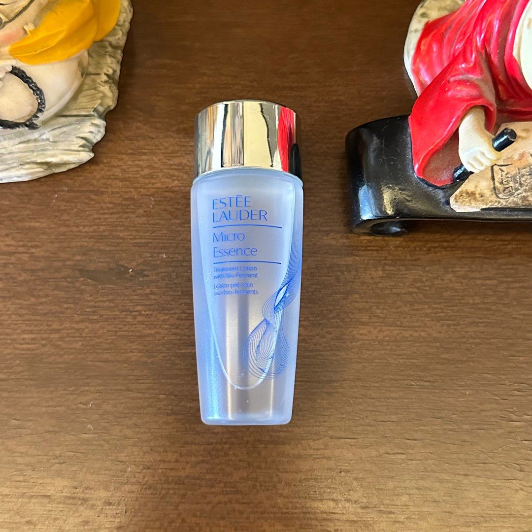 Estee Lauder Micro Essence Treatment Lotion (Category: Face Care) located in Manila. Submitted by natalyali (Listing ID 1412766915, Image 1). Description: - Estee Lauder Micro Essence Treatment Lotion with Bio-Ferment - Prepares and treats the skin - Features a clear bottle for easy monitoring of product level - Bottle design: Silver cap, blue and white label.