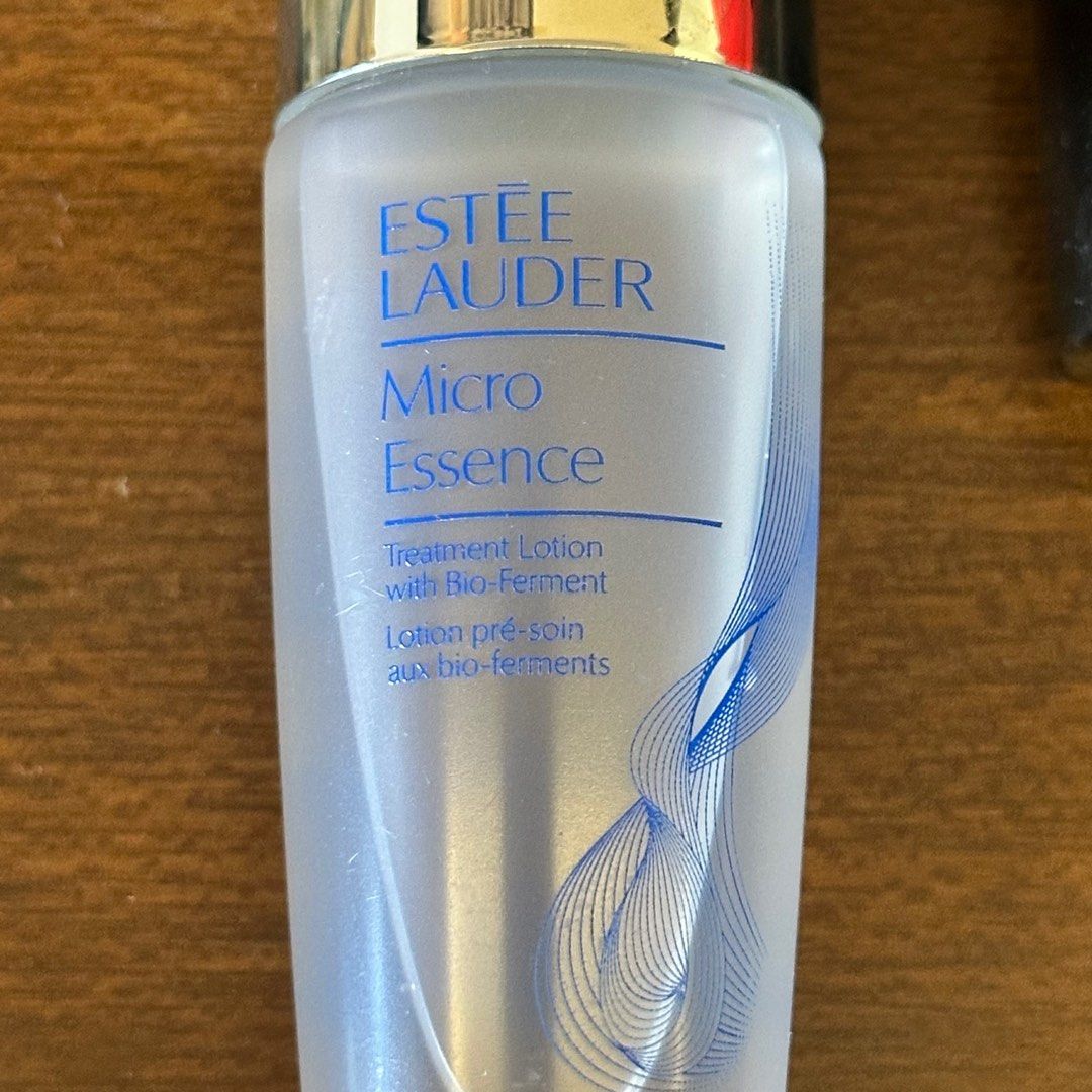 Estee Lauder Micro Essence Treatment Lotion (Category: Face Care) located in Manila. Submitted by natalyali (Listing ID 1412766915, Image 2). Description: - Estee Lauder Micro Essence Treatment Lotion with Bio-Ferment - Prepares and treats the skin - Features a clear bottle for easy monitoring of product level - Bottle design: Silver cap, blue and white label.