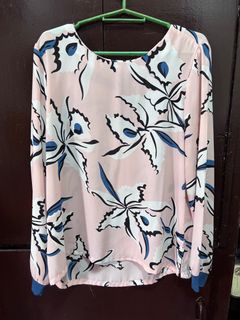 (Category: ) located in . Submitted by liniswardrobe (Listing ID 1412715846, Image 1). Description: .