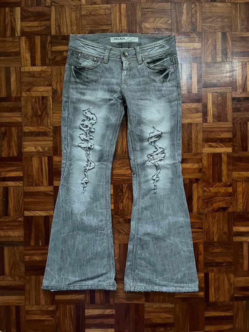 Grey Distressed Flared Jeans (Category: Jeans) located in Paranaque City. Submitted by esotericgarbage_ (Listing ID 1412766275, Image 1). Description: 15.5x38 leg opening: 11.