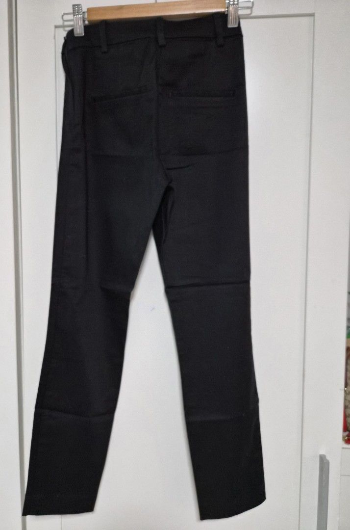 H&M trouser (Category: Other Bottoms) located in Las Pinas. Submitted by thegentlethread (Listing ID 1412777568, Image 3). Description: fix price, no tawad midwaist side zipper trouser size 34, (US 2P) stretchable 85cm length 33cm waist laid flat no when worn, di na kasya gcash or bpi online payment jnt delivery.