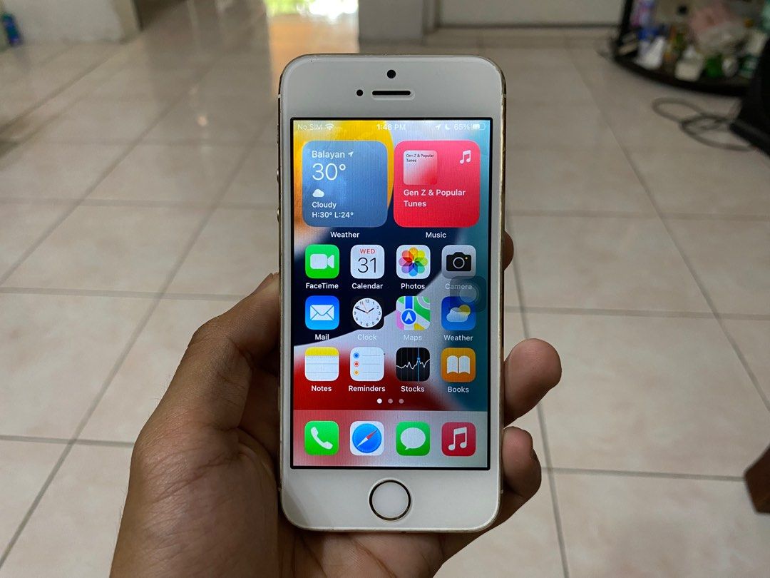 iPhone SE 2016 32GB Defective (Category: iPhone SE Series) located in Balayan. Submitted by mattroosevelt19951018 (Listing ID 1412762049, Image 2). Description: Openline, unli reset and not bypassed Negotiable po. Issues: -Touch ID not working -Back Camera not working -Screen is seperating and has signs of water damage -77% battery health -power button not working RFS: Upgraded to iPhone 11 and i need extra cash, We aren’t doing well..