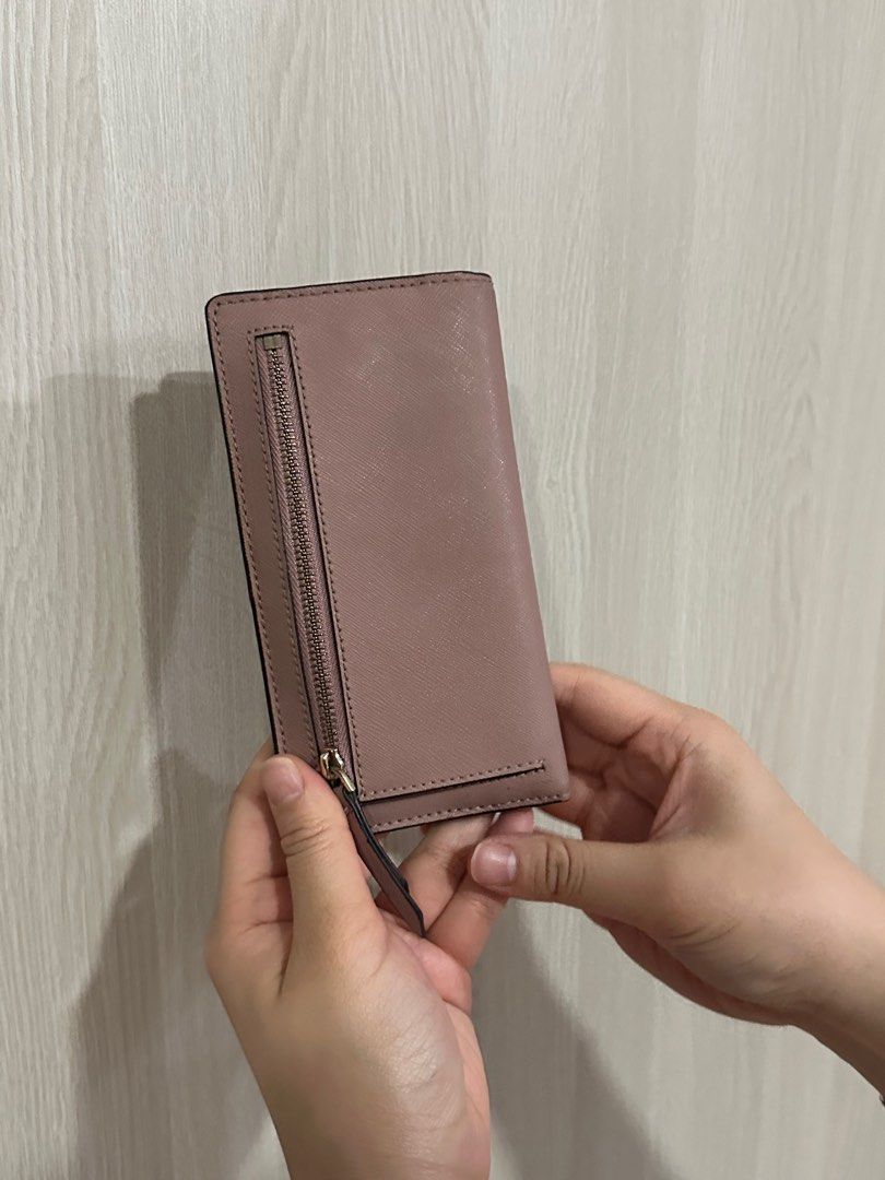 Kate Spade New York Wallet (Category: Wallets & Card holders) located in Paranaque City. Submitted by elenyuloque (Listing ID 1412822065, Image 3). Description: .