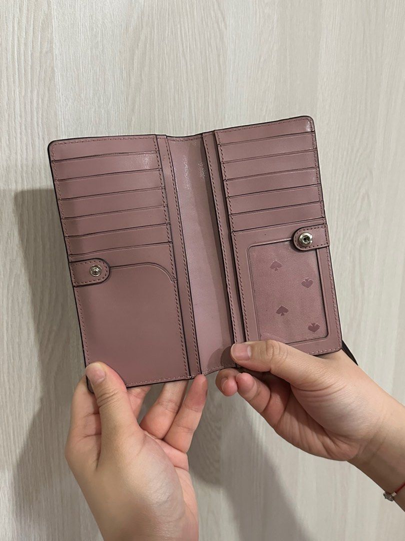 Kate Spade New York Wallet (Category: Wallets & Card holders) located in Paranaque City. Submitted by elenyuloque (Listing ID 1412822065, Image 2). Description: .