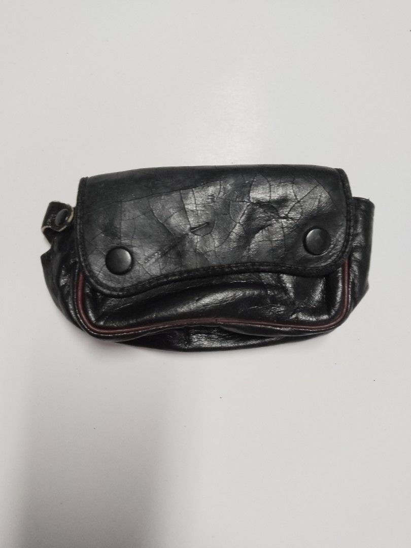 Konica 35 mm camera pouch (Category: Camera Bags & Carriers) located in Bulacan. Submitted by ourdailybreads (Listing ID 1412788592, Image 2). Description: Japan Source.