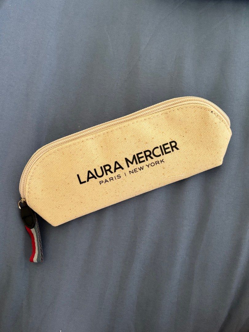 Bundle: Laura Mercier Pouch & Club Clio Foundation Sponge (Category: Other Accessories) located in Pasig City. Submitted by sunshine_007 (Listing ID 1412767385, Image 2). Description: Bundle: - Laura Mercier Pouch - Club Clio Foundation Sponge.