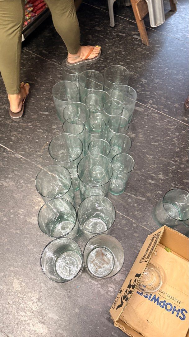 Light and vases (Category: Vases & Decorative Bowls) located in Navotas City. Submitted by simplifylife01 (Listing ID 1412805055, Image 2). Description: 8sets x4s of vases 56pcs different sizes of lights Rent within Manila only - 4,000 Deposit 5,000 Sale-10,000 all in .