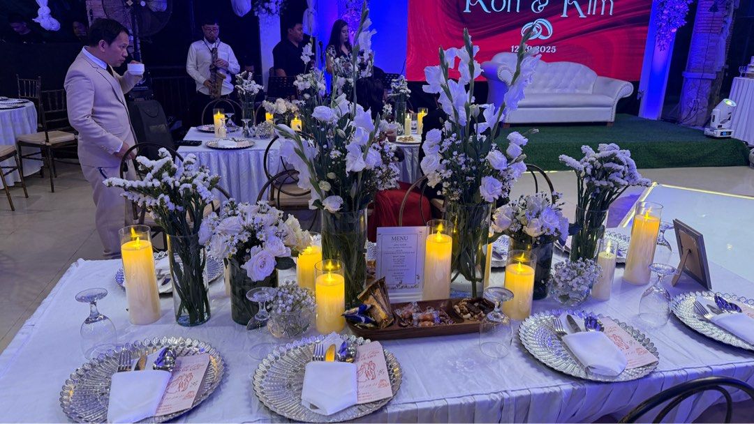 Light and vases (Category: Vases & Decorative Bowls) located in Navotas City. Submitted by simplifylife01 (Listing ID 1412805055, Image 1). Description: 8sets x4s of vases 56pcs different sizes of lights Rent within Manila only - 4,000 Deposit 5,000 Sale-10,000 all in .