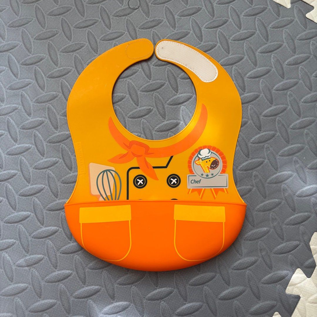 Marcus & Marcus Wide Coverage Silicone Bib (Category: Weaning & Toddler Feeding) located in Santa Rosa. Submitted by dawnardel16 (Listing ID 1412717213, Image 2). Description: Marcus & Marcus silicone bib with chef design. Wide coverage and spill pocket. Food-grade silicone, easy to clean. Perfect for babies and toddlers..