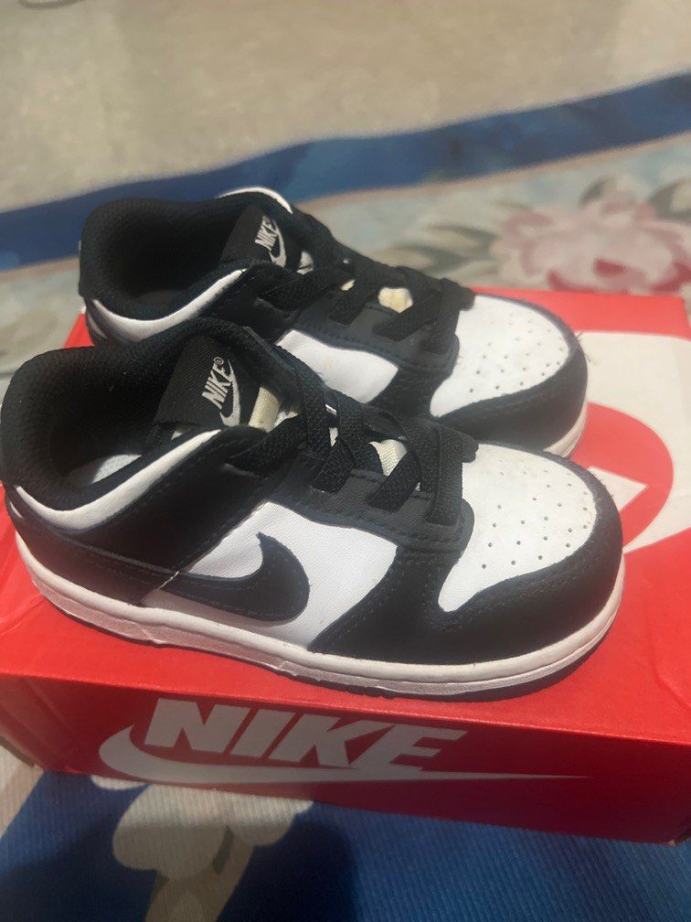 Nike dunk （分類：嬰兒及小童流行時尚）位於 Hong Kong。 由 jyotsa 提交（商品編號 1412840921，圖片 1）。簡介： Nike dunk low baby shoes fits 2-3 years 。