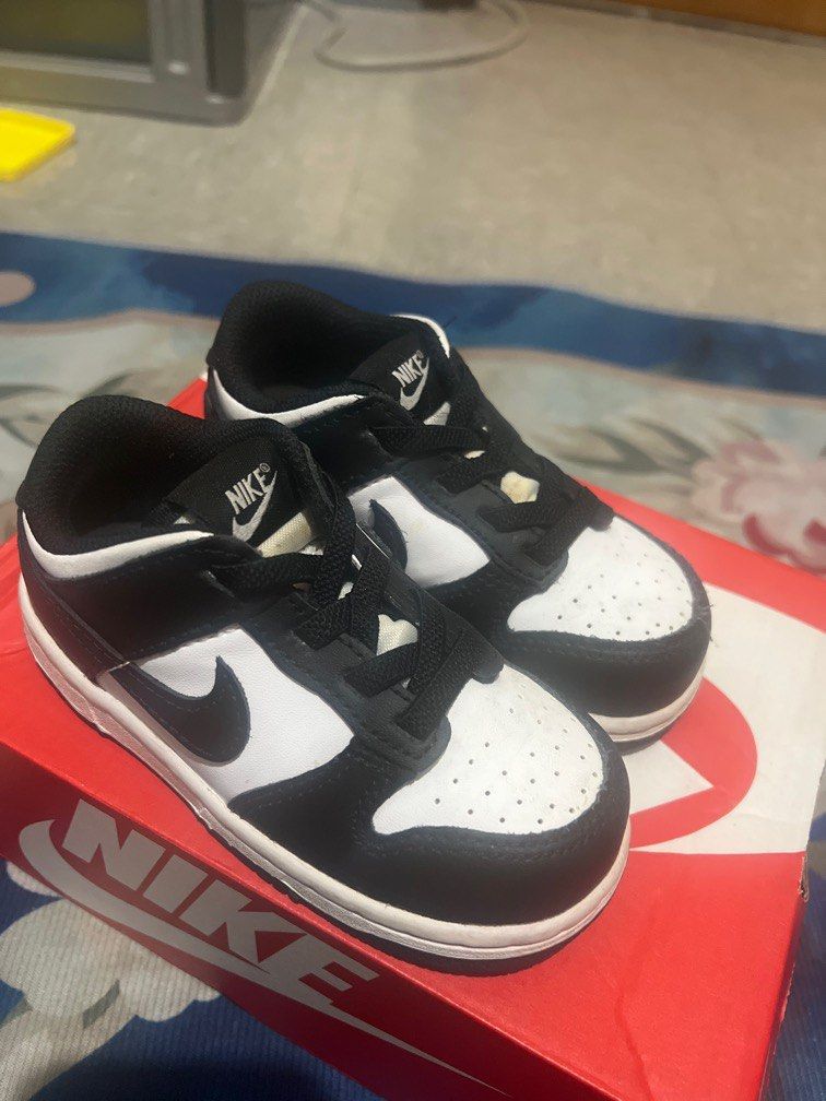 Nike dunk （分類：嬰兒及小童流行時尚）位於 Hong Kong。 由 jyotsa 提交（商品編號 1412840921，圖片 2）。簡介： Nike dunk low baby shoes fits 2-3 years 。