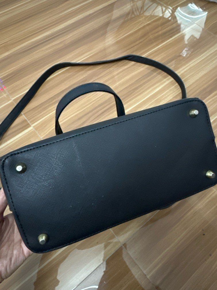 Original Kate Spade Shoulder/HandBag (Black) (Category: Shoulder Bags) located in Manila. Submitted by getreadyandeclutter (Listing ID 1412829577, Image 3). Description: - Original Kate Spade - Can be worn as shoulder bag or handbag - Defect only found on zipper - In good condition, Well taken care of - Bought from Japan - No box/covers (misplaced).