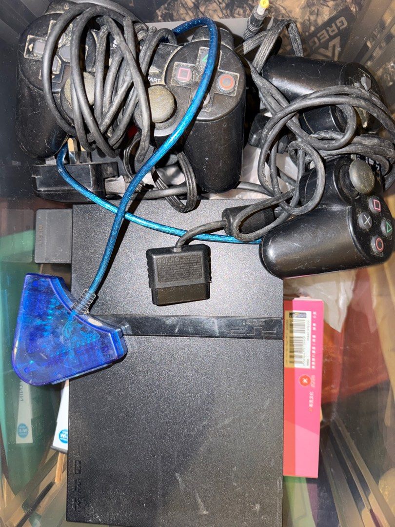 PS2 Slim line 主機 連 記憶卡 三色線 原裝手制2隻 原裝線 （分類：PlayStation）位於 Hong Kong。 由 gundamseller121 提交（商品編號 1412824839，圖片 2）。簡介： 。