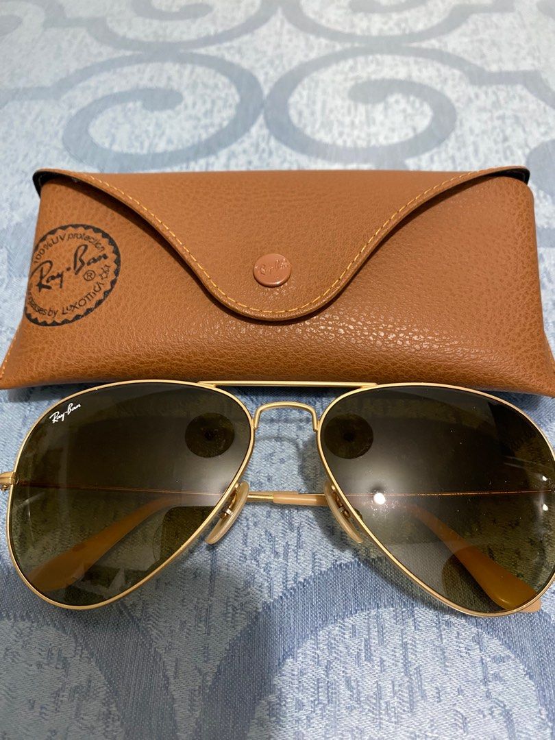 Ray-Ban Aviator Sunglasses (Category: Sunglasses & Eyewear) located in Cagayan de Oro. Submitted by cu_2022 (Listing ID 1412855963, Image 1). Description: - Classic Ray-Ban Aviator sunglasses - Gold frame with green lenses - Includes original brown leather case - Authentic Ray-Ban logo visible - Timeless design - Offers style and protection.