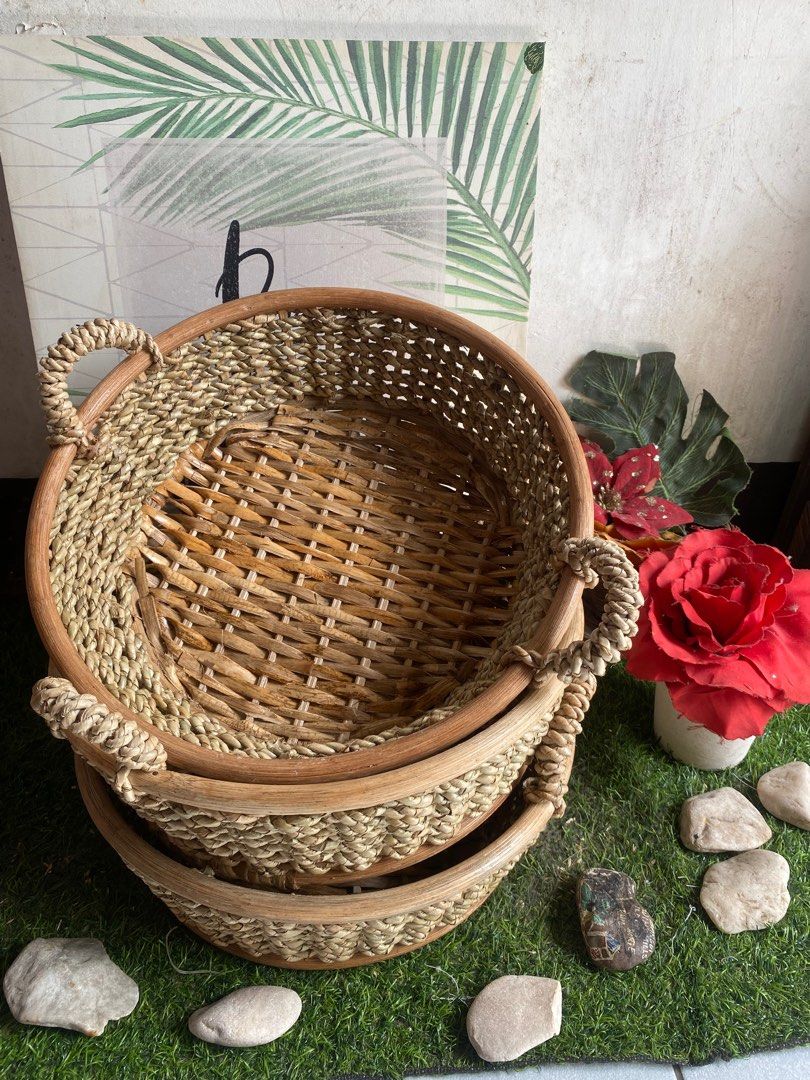 ROUND FRUIT TRAY/FRUIT BASKET/ROUND BASKET/ROUND FRUIT BASKET (Category: Storage Boxes & Baskets) located in Marikina City. Submitted by thecraftyhomebyelisha (Listing ID 1412729110, Image 1). Description: ROUND FRUIT TRAY 260 Diameter: 14" Height: 4" Loc. Marikina Delivery via lalamove.