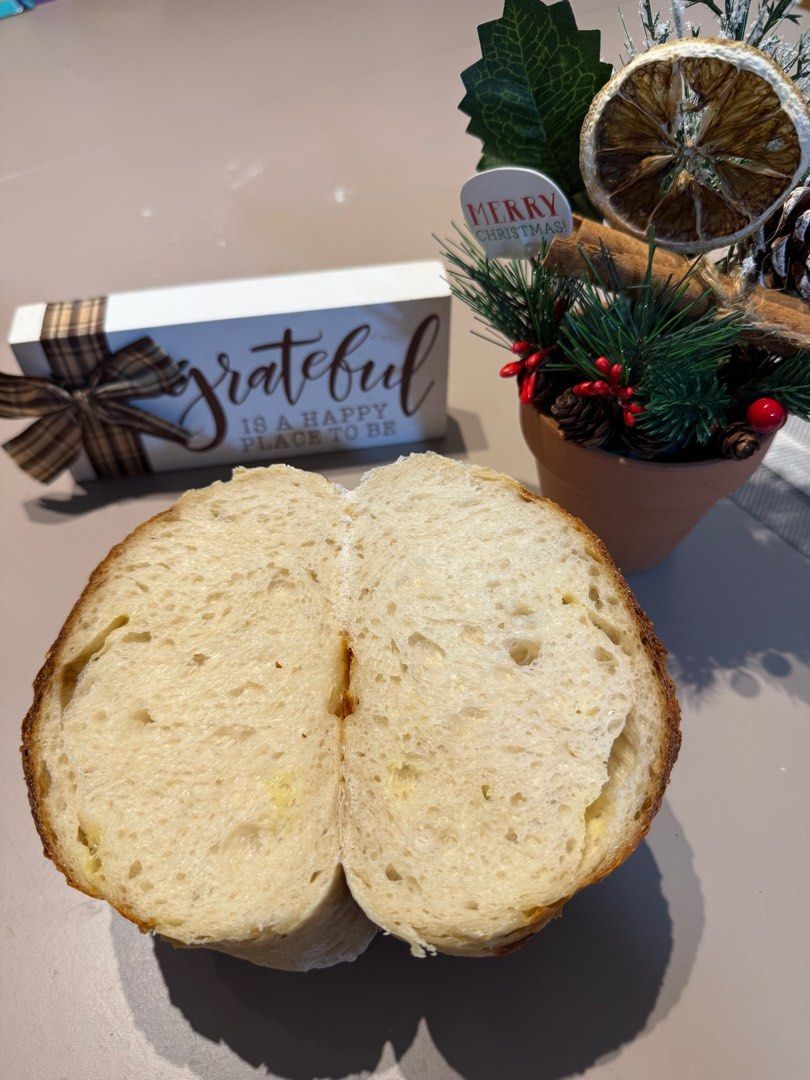Sourdough Bread (Category: Homemade Bakes) located in Singapore. Submitted by prov1717 (Listing ID 1237994224, Image 6). Description: Freshly baked sour dough bread using - starter (no preservatives) - premium bread flour - spelt flour - Himalayan salt - approx 400 grams Inclusions : additional $2/- Rosemary Walnuts Sesame seeds Dried cranberries Olive Cheddar cheese Advanced booking : 3days Collection at 22 Ghim Moh Link.