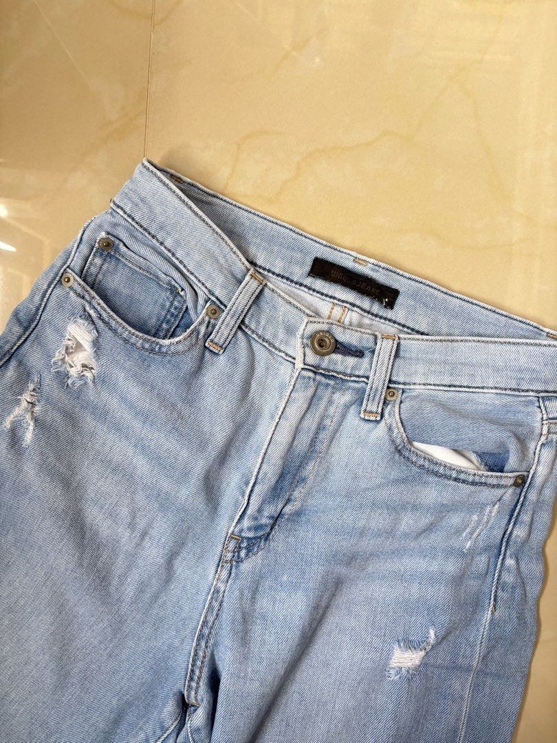 Uniqlo Boyfriend Jeans (Category: Jeans) located in Bauan. Submitted by 131d_ (Listing ID 1412743762, Image 3). Description: .