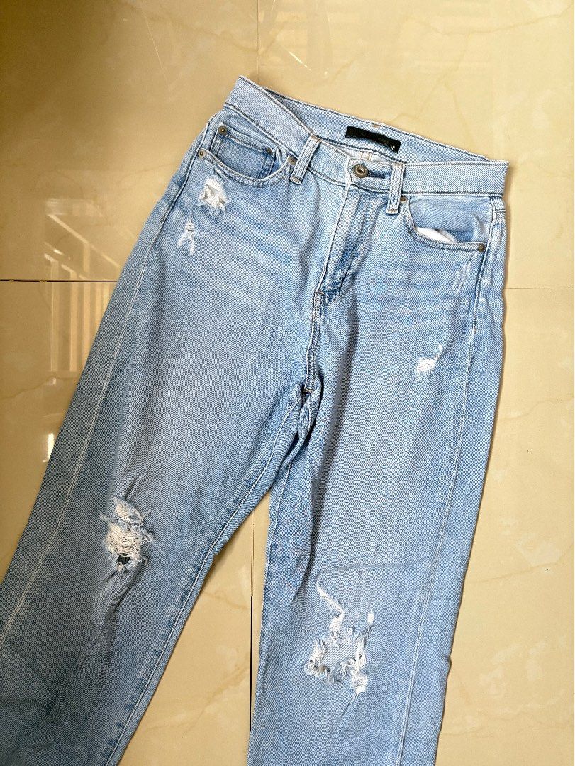Uniqlo Boyfriend Jeans (Category: Jeans) located in Bauan. Submitted by 131d_ (Listing ID 1412743762, Image 2). Description: .