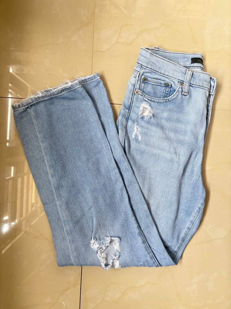 Uniqlo Boyfriend Jeans (Category: Jeans) located in Bauan. Submitted by 131d_ (Listing ID 1412743762, Image 1). Description: .